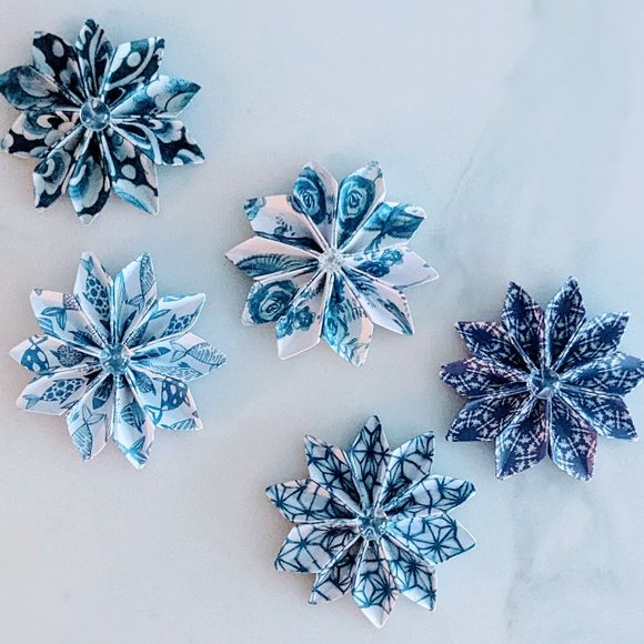 Handmade Paper Flower Lapel - Picture 4 of 6